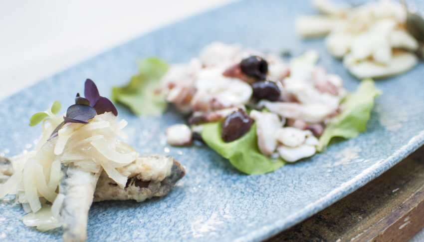 Fotografija morkse hrane, restavracija kamin