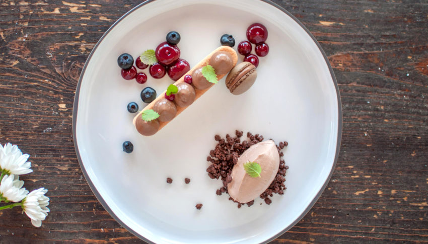 Fotografija sladice, restavracija kamin